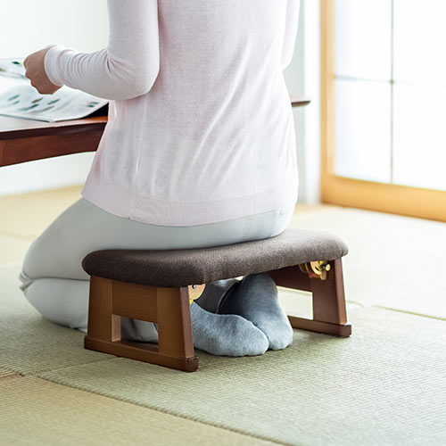 折りたたみ 正座椅子 足のしびれ 腰痛対策 軽量 クッション付き ブラウン