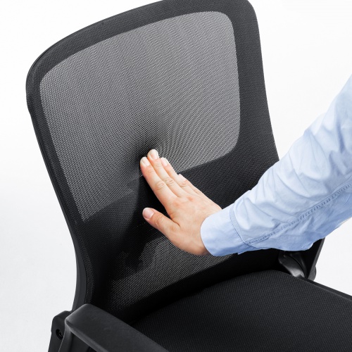 メッシュチェア はね上げ式アームレスト ランバーサポート付き ブラック